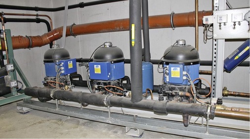 Der Frigopol-Verbund versorgt jetzt alle NK-Kühlstellen. Anfangs geplante 
Erweiterung auf vier Verdichter war nach der Optimierung der Anlage nicht 
mehr nötig.
