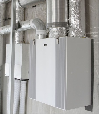 Montierte Telefonieschalldämpfer reduzieren die Übertragung des Schalls vom 
Lüftungsgerät zu den Wohnräumen maßgeblich.
