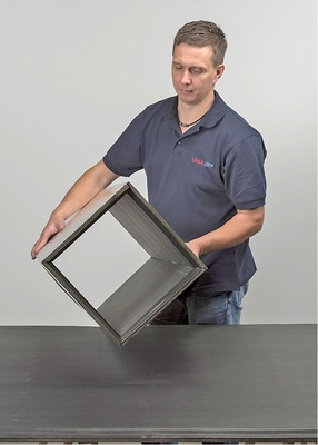 Der fertige Kanal lässt sich einfach transportieren und kann dann montiert 
werden.
