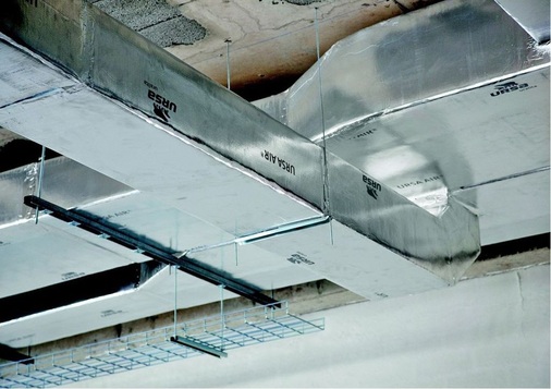 Aus flexibel anwendbaren Mineralwolle-Platten Ursa Air entstehen auf einfache 
Weise unterschiedliche Kanalformen.
