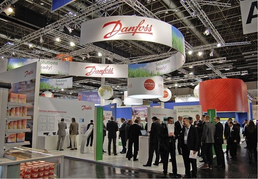 Zu den Schwerpunkten am Danfoss-Stand gehörte u. a. AK-LM 350 COP, eine neue 
Lösung für den Echtzeit-Leistungskoeffizienten (COP), die Leistungsmessung 
von Kälteanlagen zur Verfügung stellt.
