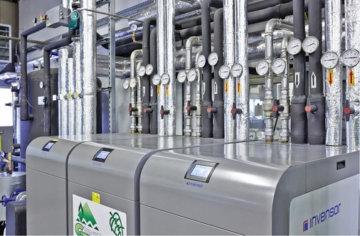 Die drei installierten Adsorptions­kältema­schinen von InvenSor bei 
Transpofix
