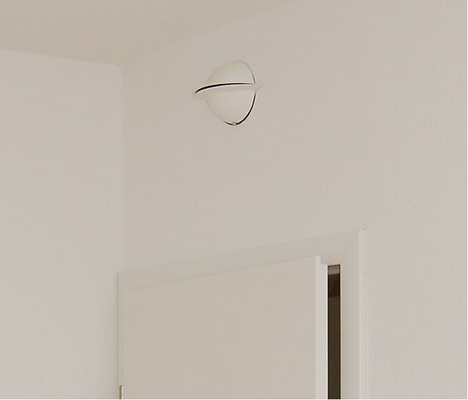 Die Luftein- und -auslässe werden unauffällig in den Räumen installiert. 
Hier ein Beispiel für die Zuluft im Wohnraum: Im Zuge einer Modernisierung 
kam das Zuluftventil TVE zum Einsatz.
