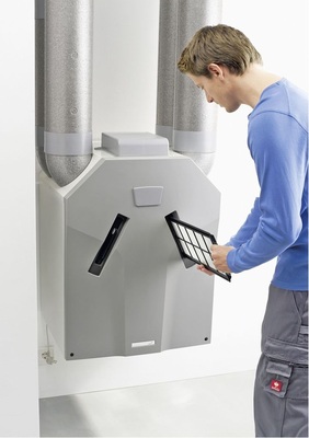 Lüftungsanlagen-Wartung alle zwei Jahre durch den Fachmann. 
Gerätefilterreinigung durch den Anwender alle drei bis sechs Monate.
