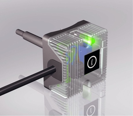 Zwei LEDs in Rot und Grün zeigen den Zustand von Antrieb und Klappe an. 
Grün heißt „geöffnet und betriebsbereit“, Rot bedeutet „per 
Knopfdruck geschlossen“. Leuchtet keine Diode, fehlt die Betriebsspannung, 
etwa weil das Schmelzlot durchgebrannt ist.
