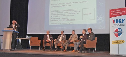 Brandaktuelle Themen diskutierte die VDKF-Expertenrunde unter der Moderation 
von Wolfgang Zaremski auf dem Podium.

