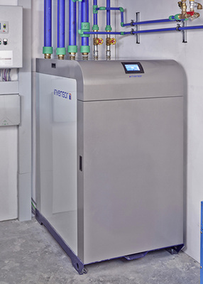 Die verbaute InvenSor LTC 10 plus Kältemaschine funktioniert seit Mitte 2013 
zuverlässig.

