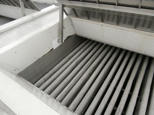 Abluftauslass des Rückkühlwerks nach der hygienisch-technischen Behandlung

