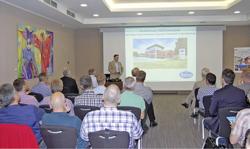 Der Vortrag von Seco-Schulleiter Mathias Müllark Ausbildung lebenslänglich! 
– Das neue Zusammenspiel Handwerk und Berufsschule“ provozierte und regte 
zu engagierter Diskussion an.

