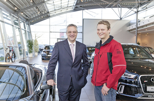 Klaus Philipp, Geschäftsführer des Autohauses Kölbl (links), und Thomas 
Zeller, Geschäftsführer von WBT

