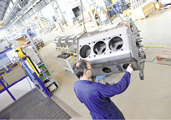 Konstruktiver Vorteil: Das verschweißte Gehäuse sorgt für geringe 
Öltemperaturen und senkt somit die Temperatur des angesaugten Gases.

