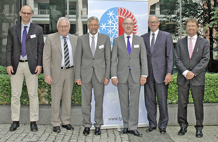 Vorstand und Geschäftsführung des FGK (v. l.): Marc-Oliver Stulz, Manfred 
Greis, Karl-Walter Schuster, Prof. Ulrich Pfeiffenberger, Gerhard Warnke, 
Günther Mertz. Es fehlen: Robert Baumeister, Lutz Reuter.

