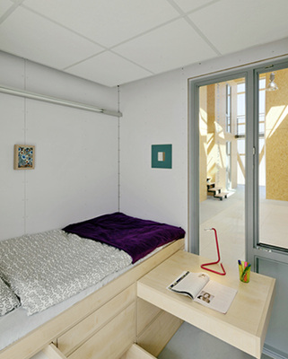 
Die zwölf Schlaf-Cuben werden mit dem Deckensystem Comfort Panel erwärmt 
und gekühlt.

