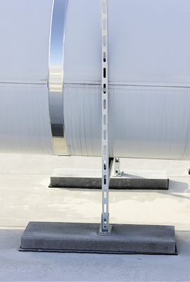 Die vereinfachte Aufständerung der Ventaflex-Rohre erspart die Befestigung 
durch die Dachhaut.

