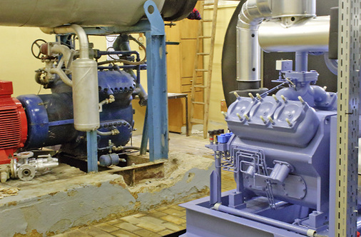 Die Vereinsbrauerei Greiz im Thüringer Vogtland setzt bei der Erneuerung 
ihrer zentralen Kältetechnik wieder auf NH3-Kolbenverdichter. Links: 40 
Jahre alte Nema-Technik, rechts: GEA Grasso V Kompressor

