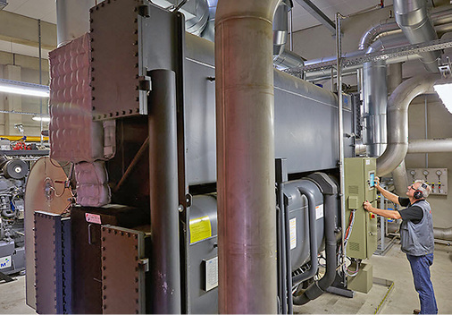 1-MW-Absorptionskälteanlage bei LSE Logistik, Essen. Als Antriebs-energie 
dient hier die Motor- und Abgaswärme zweier BHKWs.

