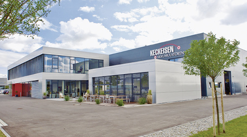 Eine Wärmepumpe Vitocal 300-G Pro kühlt und beheizt das Vertriebszentrum 
von Keckeisen Akkumulatoren in Memmingen.

