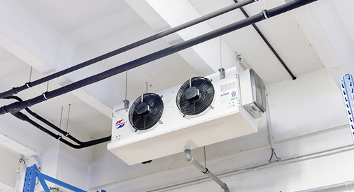 
Eine gelungene Kombination: Von Kaut eigenentwickeltes Fremdverdampferkit mit 
Kühlraumverdampfer von Güntner

