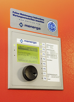Die Menerga-Anlage ist mit einer intelligenten Steuer- und Regelungstechnik 
ausgestattet, mit der sich jederzeit die bestehenden Werte prüfen und 
regulieren lassen.

