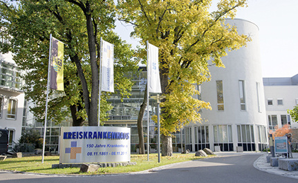 
Das Krankenhaus Freiberg nutzt Grubenwasser aus einem alten Stollen, um mit 
einer Ammoniak-Wärmepumpe das Krankenhaus zu heizen.

