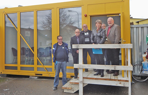 Erich Gelzenleuchter (v. l.; Logistik Gießener Tafel), Markus Ankel 
(Rittal Systemingenieur), Ulrich Heinz (Dornseiff, Transport und 
Aufstellung), Regina Wiechens-Schwake (Leiterin Unternehmenskommunikation 
Rittal), Volker Kreiling (Kreiling,…