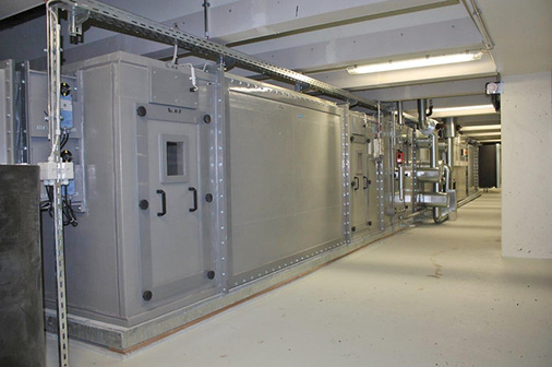 Installation eines Kunststoff-RLT-Gerätes in einer süddeutschen 
Universität

