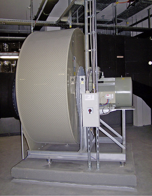 Kunststoff-Abluft-Radialventilator mit Splitterschutz als Bestandteil des 
Abluftgerätes


