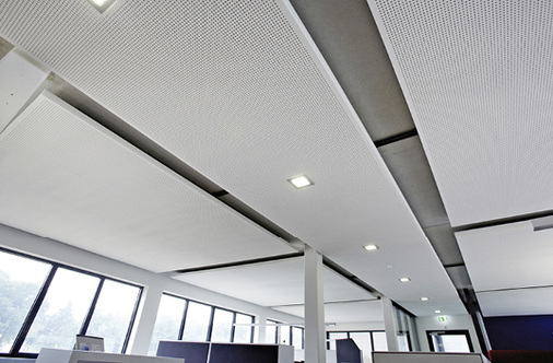 Die Temperierung der Räume übernimmt ein Gipskarton-Kühldeckensystem, das 
sich durch eine hohe thermische und akustische Behaglichkeit, geringen 
Transportenergiebedarf, energetisch günstige Vorlauftemperaturen sowie eine 
kleine Aufbauhöhe auszeichnet…