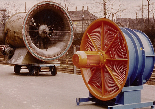 Laufschaufelgeregelte Axialventilatoren vorgestern (1955) und gestern (1995)


