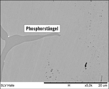 Bild 11: Ausgeprägter Phosphorstängel im Übergang Lot – Grundwerkstoff

