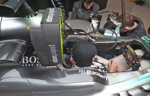 
Ventilatoren von ebm-papst kühlen den F1 W06 Hybrid-Rennwagen. Auf dem Bild: 
Nico Rosberg kurz vor dem Start

