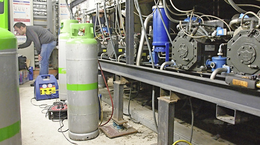 Über Nacht wurde der Supermarkt umgerüstet.

