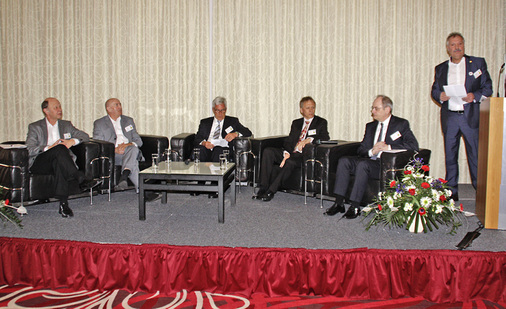Expertenrunde auf der VDKF-Mitgliederversammlung (v. l.): Dr. Manfred 
Stahl (Fachbüro ms.solutions), Roland Handschuh (Güntner), Thomas 
Hagenlocher (ASERCOM), Frank Poschmann (compact Kältetechnik),Dr. Olaf 
Hempel (ILK Dresden), Wolfgang Zaremski …