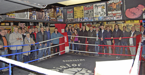 Beim etwas anderen Rundgang“ über den Hamburger Kiez gab es durchaus 
unerwartete Einblicke wie hier in den berühmten Boxkeller im Kellergeschoß 
des Lokals Ritze“. Das Lokal gilt als bekannteste Kneipe St. Paulis. Auch 
heute noch wird der berühmte…