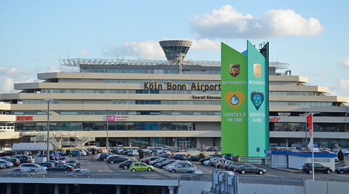 Die Maßnahmen im Terminal 1 umfassten die Sanierung, Erneuerung und 
Umstellung auf die Bosch-Klima- und -Lüftungstechnik und betrafen die 
Versorgungsbereiche (Abflug, Ankunft und Gepäckausgabe) mit einer 
Gesamtfläche von 27 000 m2.

