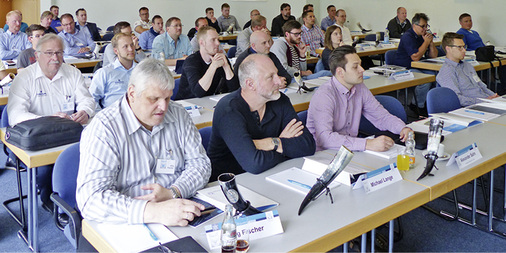 40 Facebook-Kälten trafen sich zum 1. Kälten-Treff und forderten neues 
Wissen.

