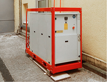 
Der eingesetzte Kaltwassersatz mit einer Kälteleistung von 20 kW und mit 
einem maximalen Arbeitsdruck von 10 bar.

 - © Mobil in Time

