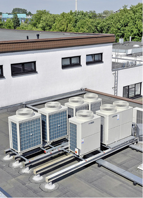 Größere Leistungsstufen lassen sich mit mehreren VRF-Außengeräten 
abbilden und platzsparend unterbringen.

