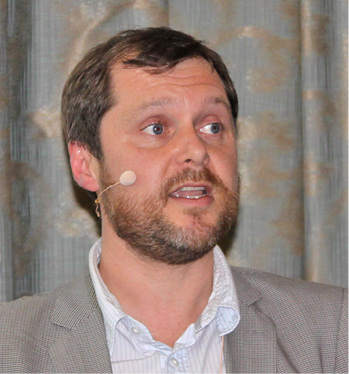 
Barnaby Skinner warnt vor einem unkritischen Umgang mit dem Internet der 
Dinge. Die Suchmaschine Shodan zeige, dass viele Systeme und Komponenten 
ungesichert und somit manipulierbar sind.

