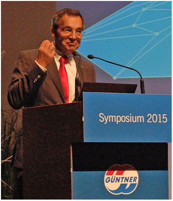 Robert Gerle, Geschäftsführer von Güntner, begrüßte die Gäste im 
Ferry-Porsche-Congresscentrum.

