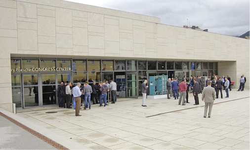 Während der Vortragspausen blieb für die Teilnehmer des Symposiums genug 
Zeit sich auszutauschen.

