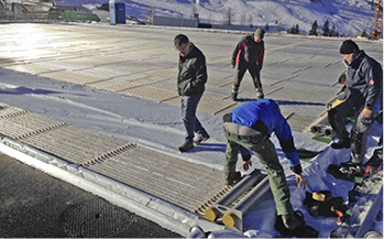 
Die Eisplatzanlagen der Sportprojekt AG verwenden ein energieeffizientes 
Aluminium-Rohrsystem.

 - © Alle Bilder: Sportprojekt AG

