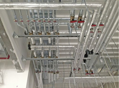 Installation der 6-Wege-Zonenventile in der kombinierten Heiz- und Kühldecke


