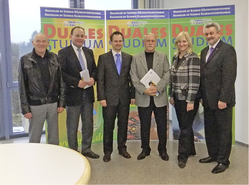 Besuch der hessischen Wissenschaftsministerin Eva Kühne-Hörmann. Von links: 
Prof. Dr. Rudolf Engelhorn (Dozent), Erhard Rohrbach (Bürgermeister 
Maintal), Prof. Dr. Dominik Cibis (damaliger Akademieleiter), Manfred Seikel 
(Geschäftsführer), Ministerin…