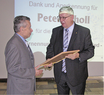 Bild 5: Peter Scholl wird Ehrenmitglied der Innung.

