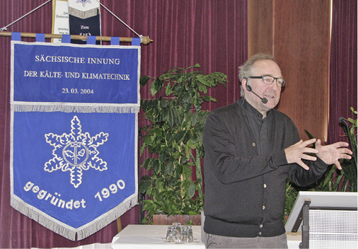 Bild 11: Pater Hermann-Josef Zoche denkt über das Leben nach.

