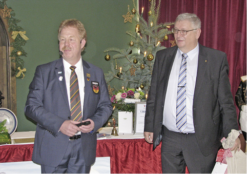 Bild 12: Karsten Beermann (l.) nach seinem Vortrag über WorldSkills“

