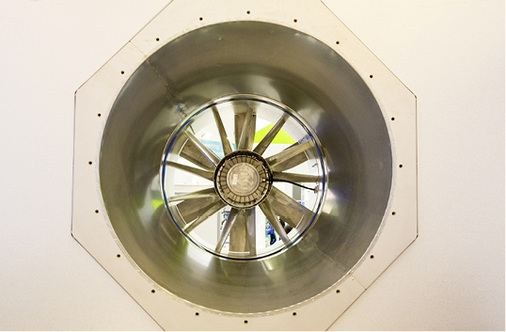 Axialventilator, von der Druckseite aus gesehen.

