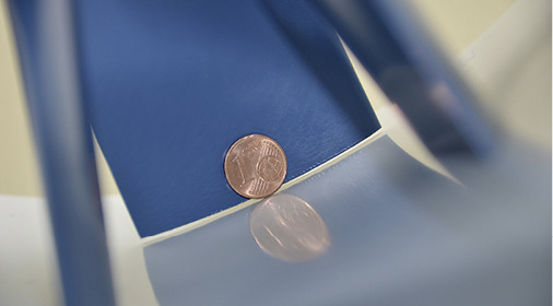 Zur Effizienz trägt auch ein möglichst kleiner Spalt zwischen 
Laufradgehäuse und Schaufel des Axialventilators bei.

