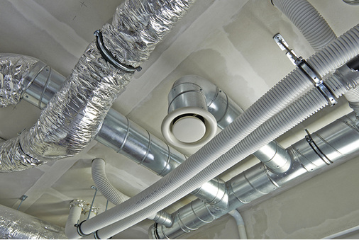 Wohnungslüftungs-anlagen dürfen gemäß Ökodesign-Verordnung ab 2016 
maximal so viel Energie ver-brauchen wie sie einsparen. Ab 2018 muss der 
errechnete Spezifische Energie-verbrauch allerdings den Primärenergie-bedarf 
um mindestens 20 kWh / (m
2
 *a)…